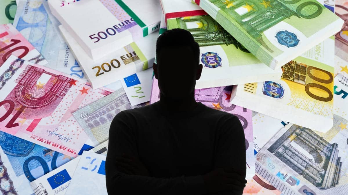 homme anonyme riche