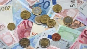 pièces en euros avec billets