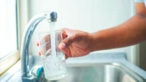 verre d'eau robinet