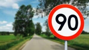 retour aux 90 kmh ce département français s’apprête à abaisser la limitation de vitesse sur ses routes