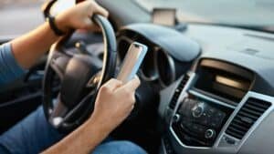 excès de vitesse, téléphone… voici ce que vous risquez vraiment au volant !