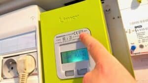 heures creuses et heures pleines 15 millions de français vont payer plus cher leur électricité à cause de cette nouvelle réforme