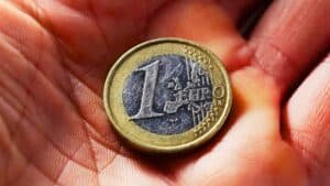 lors de ce salon, il revend sa pièce de 1€ à 29.000€ « voici comment la reconnaître et où la vendre... »