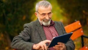 réforme des retraites c'est officiel, voici qui devra vraiment partir à 64 ans