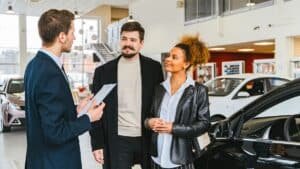 « je ne me suis rendu compte de rien » cette arnaque des vendeurs auto coûte cher à de nombreux acheteurs