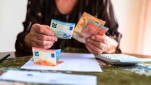 retraite oui, le travail au noir peut vous faire gagner des trimestres — une faille méconnue du système expliquée