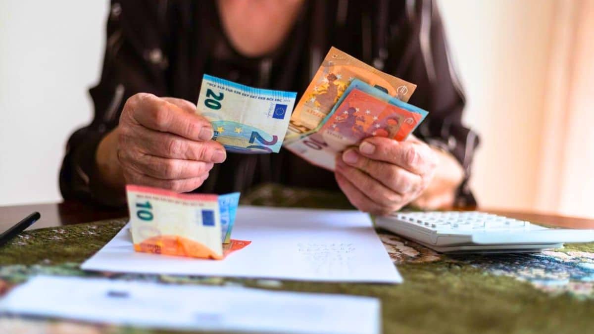 retraite oui, le travail au noir peut vous faire gagner des trimestres — une faille méconnue du système expliquée