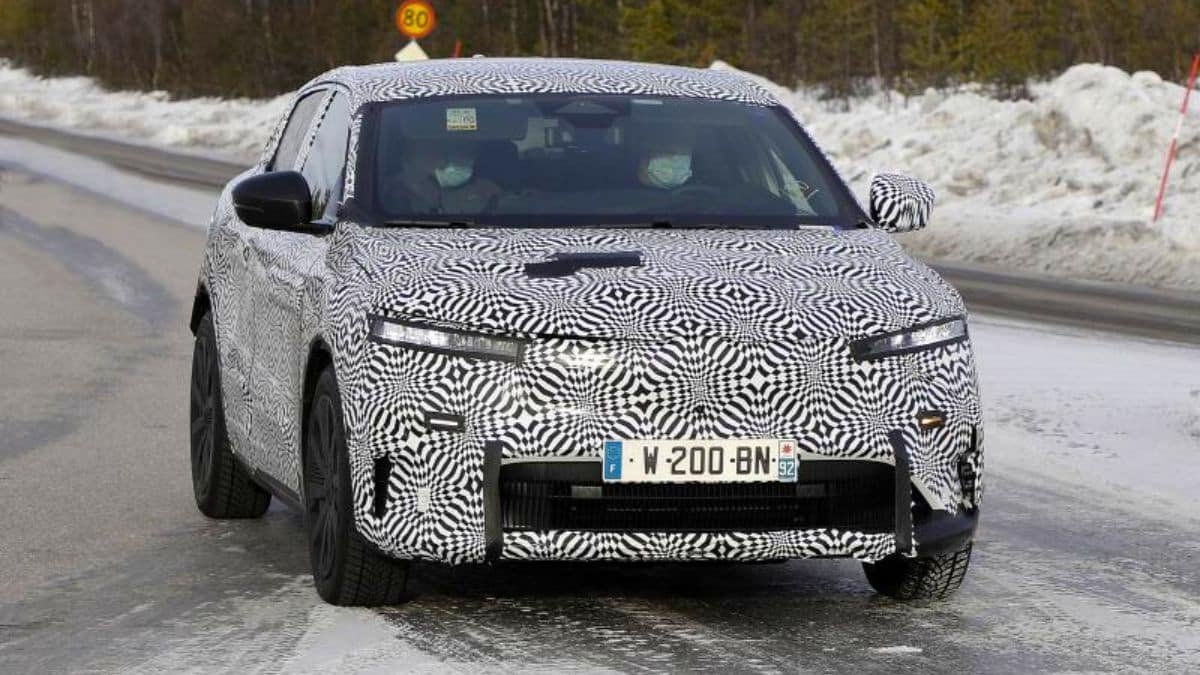 une mystérieuse mégane e tech aperçue sur les routes renault cache un projet ambitieux qui pourrait tout changer