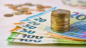 voici le salaire minimum qu’il faut avoir pour faire partie de la classe moyenne en france en 2025, selon cet expert